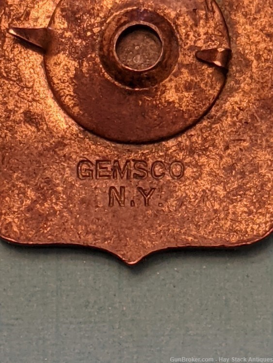 WW2 WWII Unknown Distinguished Unit DUI DI Crest pin Gemsco screw back-img-4