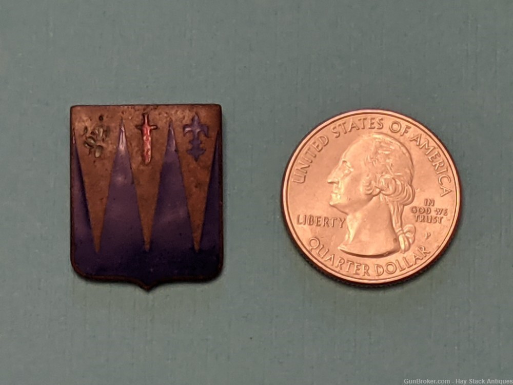WW2 WWII Unknown Distinguished Unit DUI DI Crest pin Gemsco screw back-img-2
