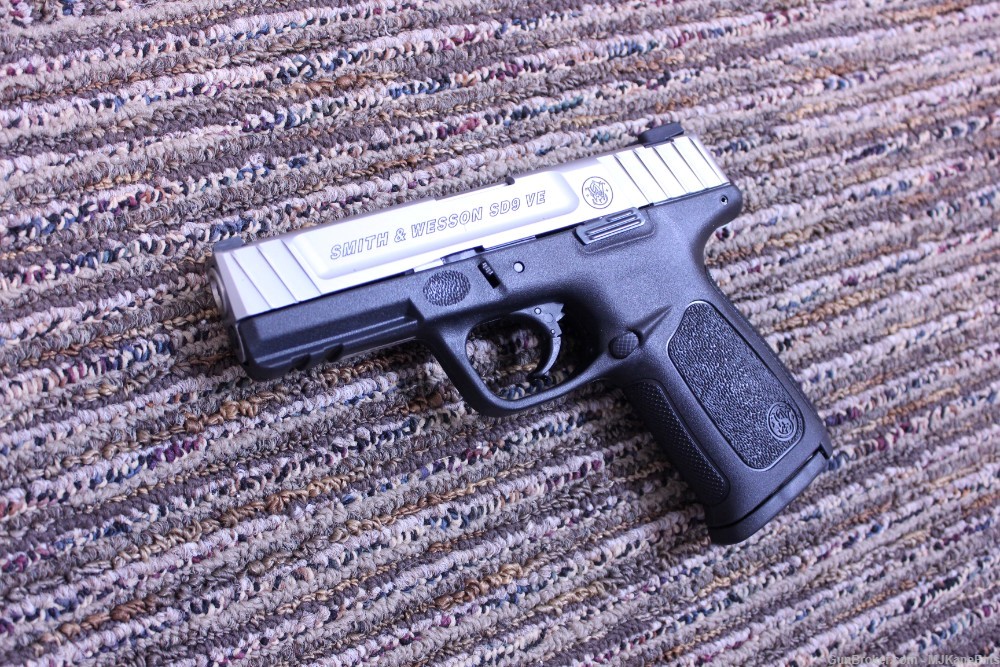 Brand New Smith & Wesson 223900 SD9 VE 9mm semi auto pistol! -img-4