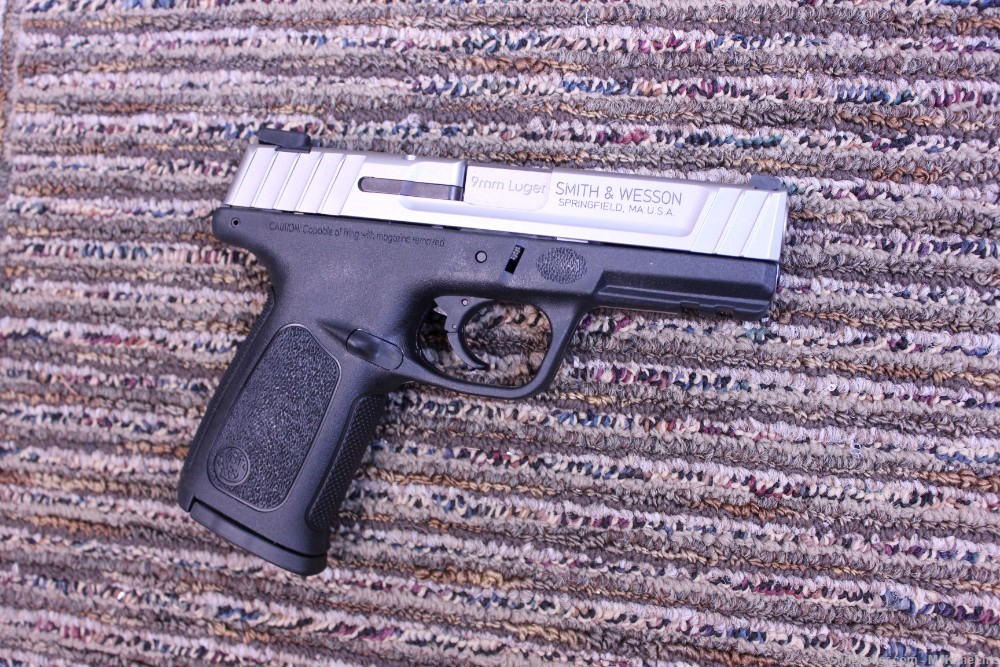 Brand New Smith & Wesson 223900 SD9 VE 9mm semi auto pistol! -img-5