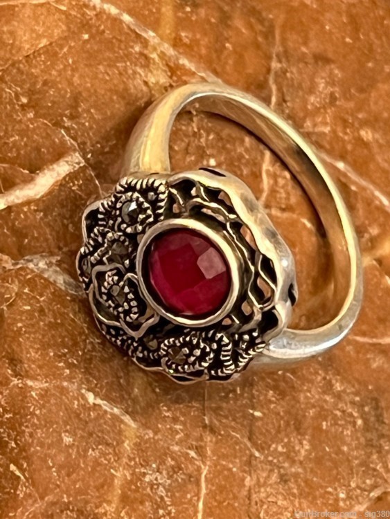 VINTAGE 1970s STERLING SILVER RUBY RING, 4 GRAMS-img-1