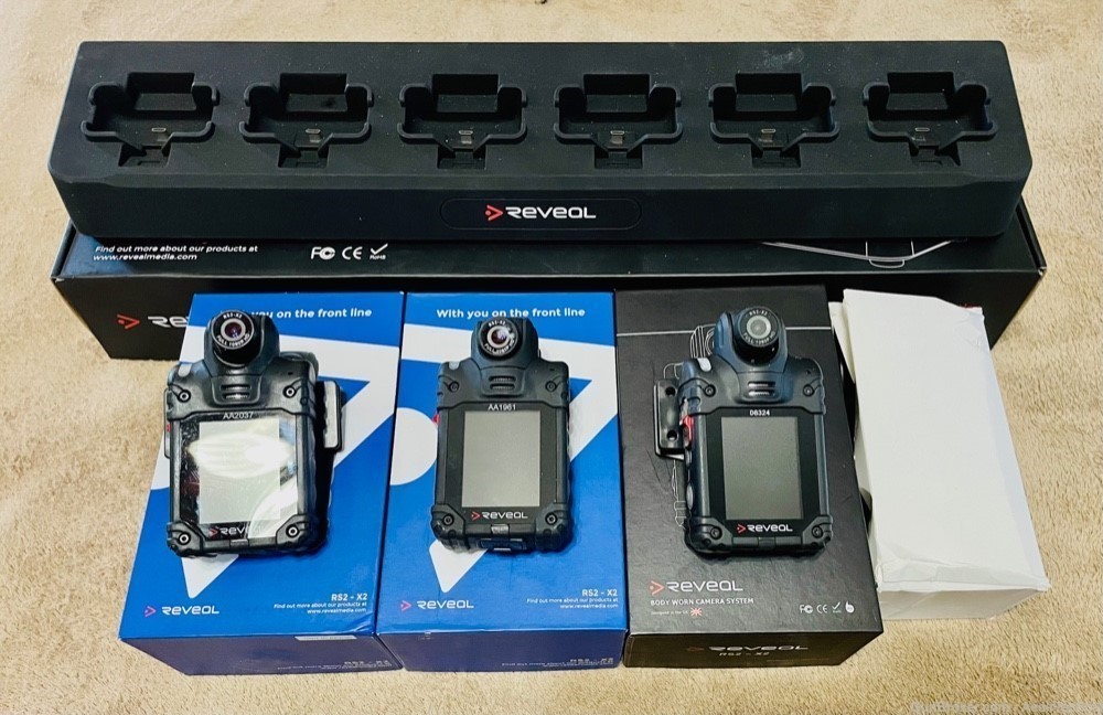 3 Reveal RS2-X2 body cameras + Docking Station OPEN BOX DISPLAY-img-0