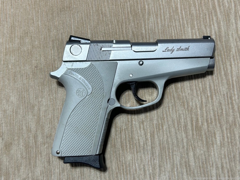 Smith & Wesson Model 3913 Ladysmith - 9mm - 1-8rd Mag-img-3