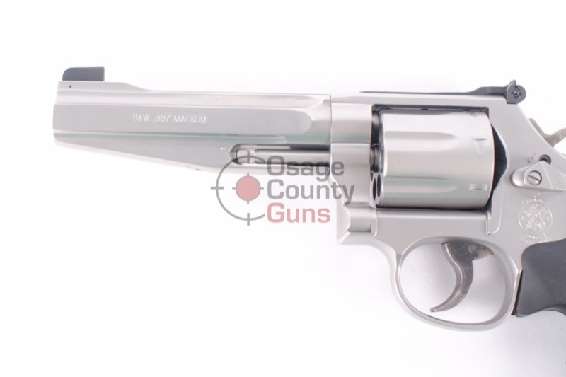Smith & Wesson Pro Series 686 Plus - 5" .357 Magnum  - Brand New-img-2