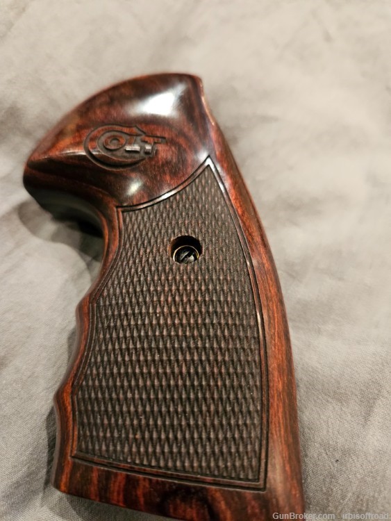 Wooden pistol grip for Colt Python , Custom.-img-0