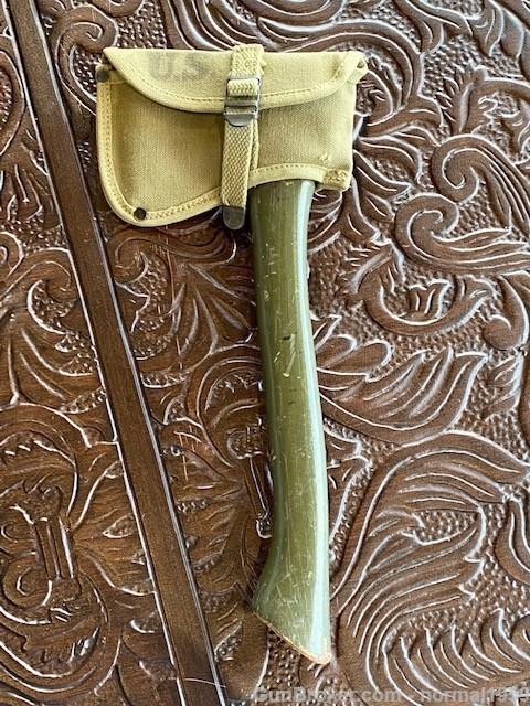 WW2 AXE WITH WW2 CASE IN NICE CONDITION DATED 1944-img-0