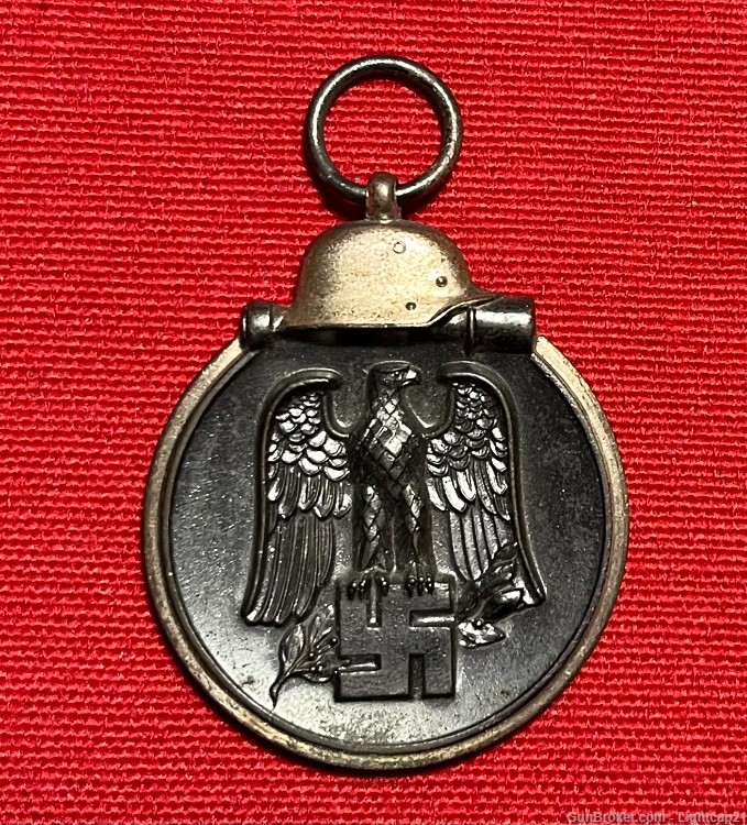 Original WWII German Russian Front Medal-img-0