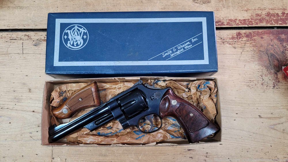 Smith & Wesson 27-2 Revolver .357 Magnum with original grips-img-0
