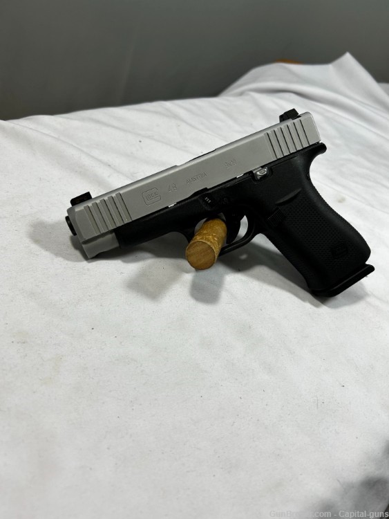 Glock 48 9mm w 5 mags and cross breed holster-img-0