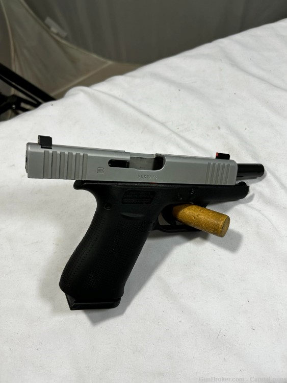 Glock 48 9mm w 5 mags and cross breed holster-img-5