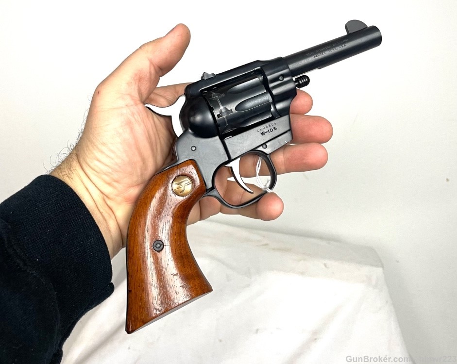 High Standard W-105 HOMBRE .22 LR 9 shot revolver EXCELLENT SHAPE! C&R OK-img-25