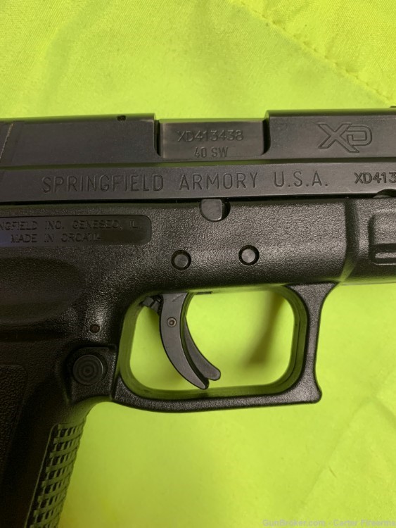 Springfield XD 40s&w with accessories-img-3