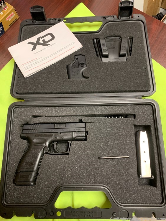Springfield XD 40s&w with accessories-img-0