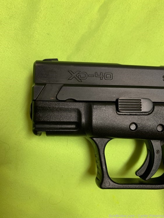 Springfield XD 40s&w with accessories-img-8