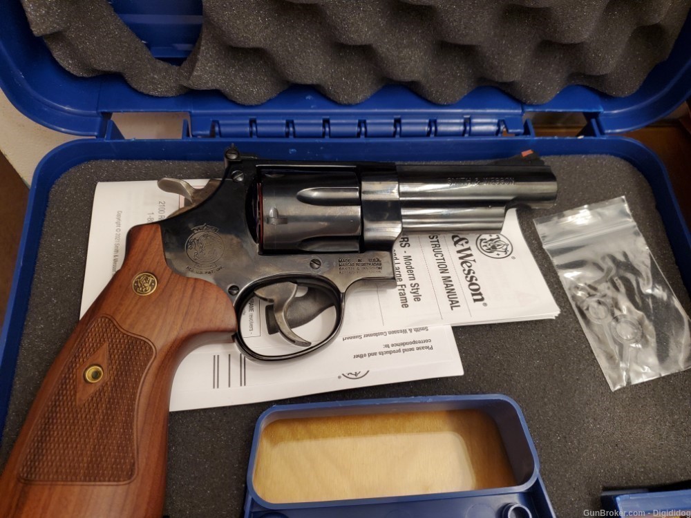 NEW *SMITH & WESSON MODEL 29* .44MAG 6 RDS CAPACITY 4' BARREL -img-4