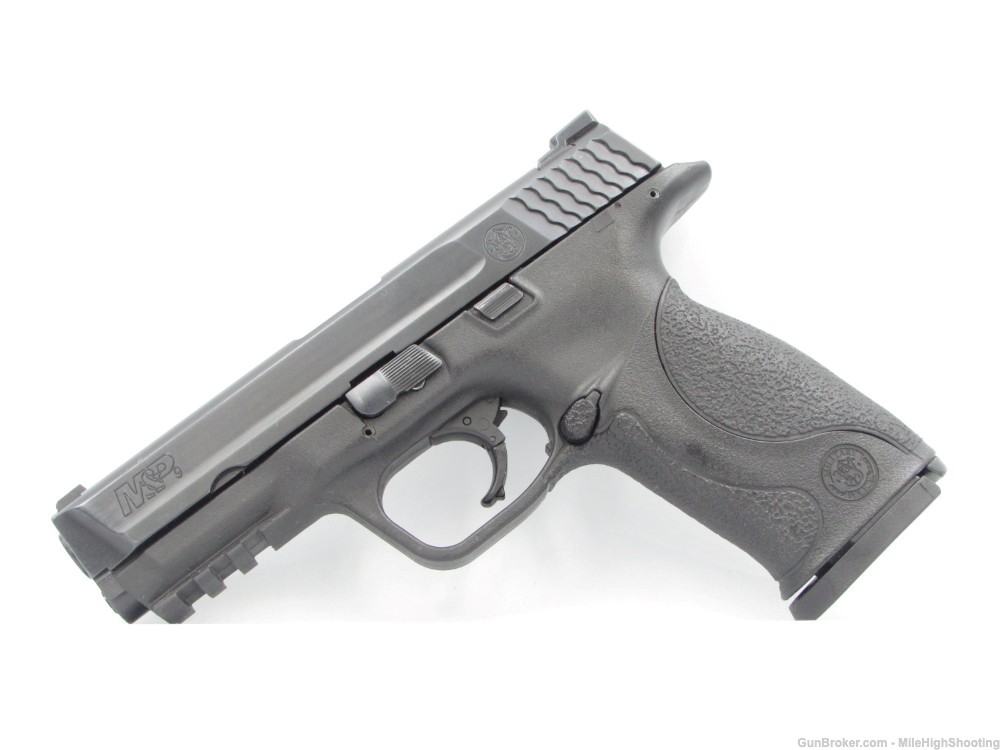 Police Trade-In: Smith & Wesson M&P9 4.25" 9mm 3-Dot Sights 309301-img-1