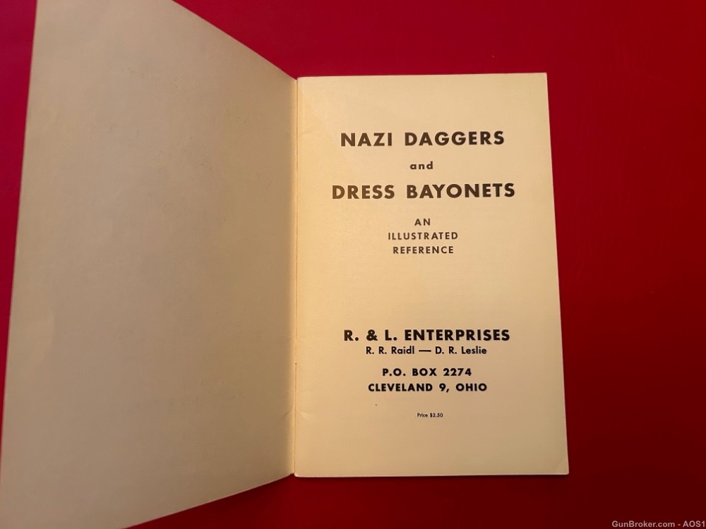 A Reference on Daggers and Dress Bayonets Illustrated 1st Edition -img-2