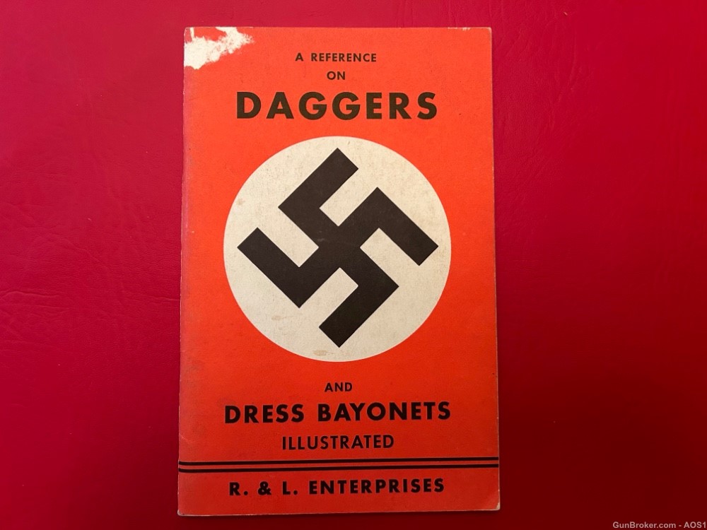 A Reference on Daggers and Dress Bayonets Illustrated 1st Edition -img-0
