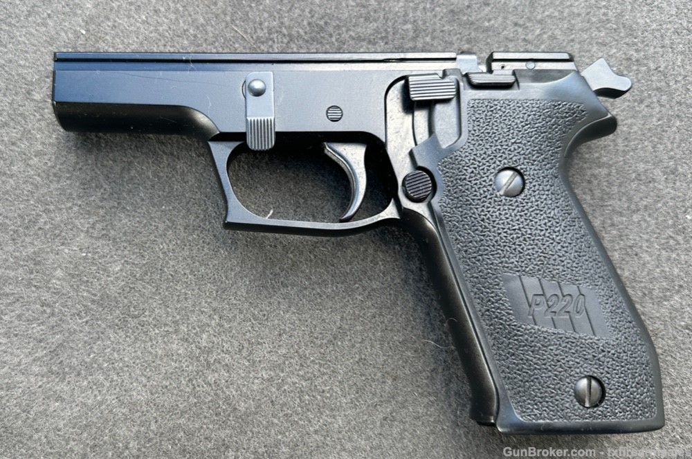 Sig Sauer P220 .45 ACP, All German-Made Gun, 1990s-img-30