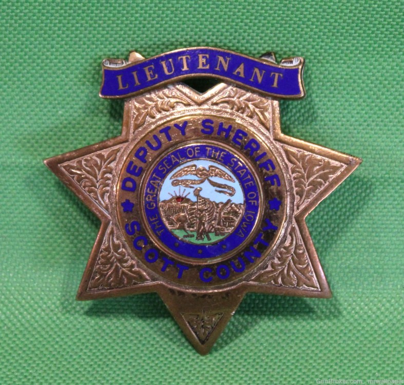 Obsolete Lieutenant Scott County Iowa Deputy Sheriff Police Law Badge Z10-img-0