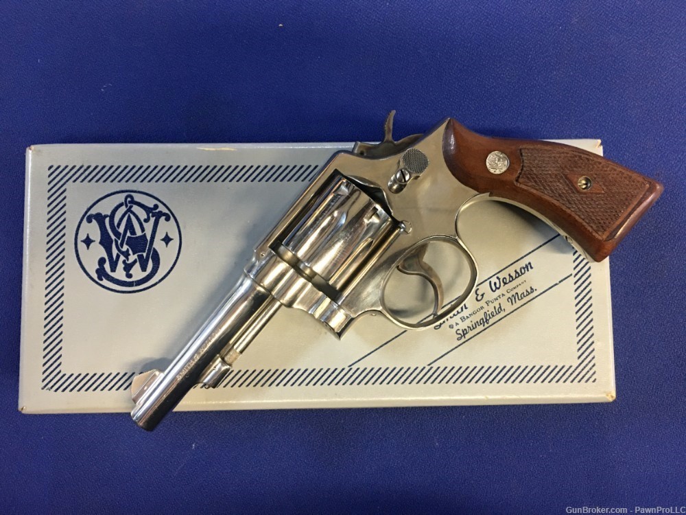 Smith & Wesson model 10 no dash 4 screw w/ factory box & papers .38 special-img-3