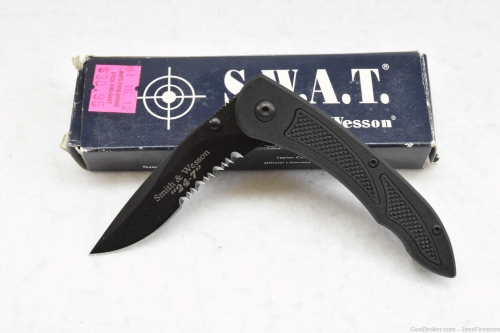 NEW - SMITH & WESSON SWAT KNIFE LITTLE FOLDER - SERRATED -img-0