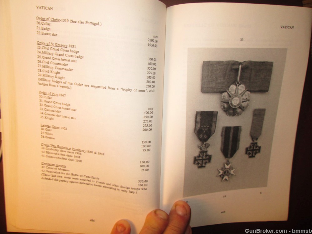 VERNON'S COLLECTORS' GUIDE TO ORDERS, MEDALS, & DECORATIONS-img-14