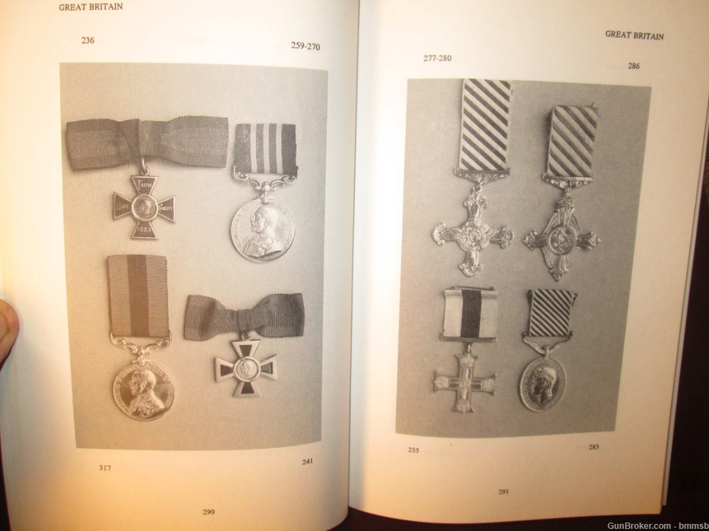 VERNON'S COLLECTORS' GUIDE TO ORDERS, MEDALS, & DECORATIONS-img-9