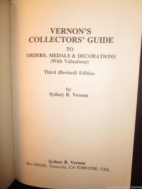 VERNON'S COLLECTORS' GUIDE TO ORDERS, MEDALS, & DECORATIONS-img-1