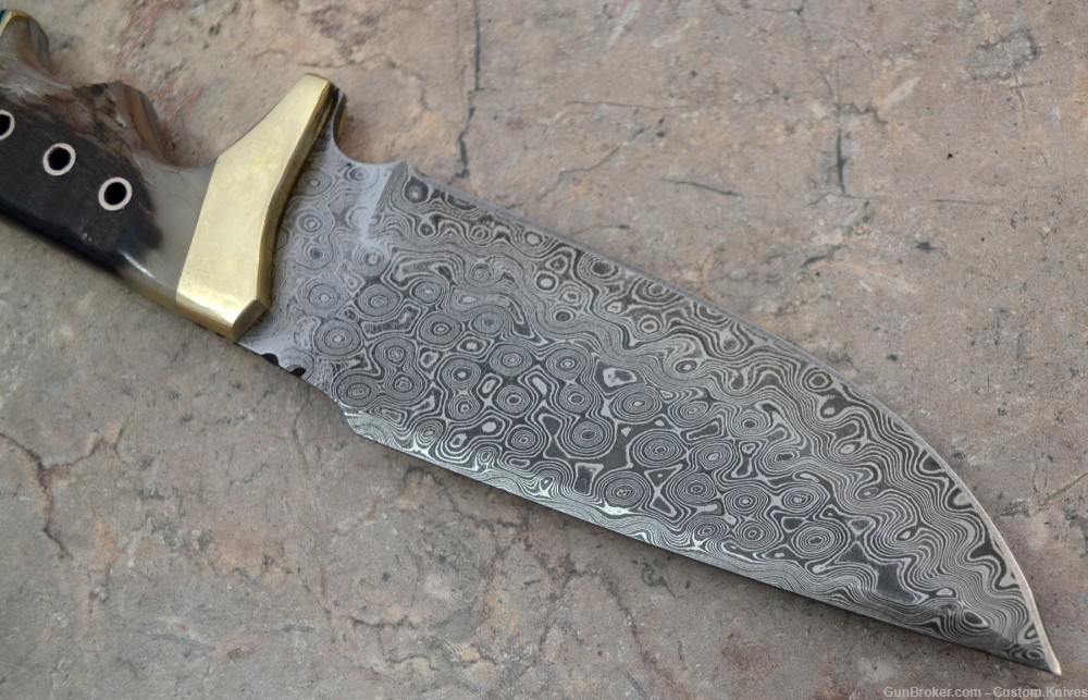 Custom Made Damascus Steel Hunting Knife with Ram /Bull Horn Handle (SK109)-img-3