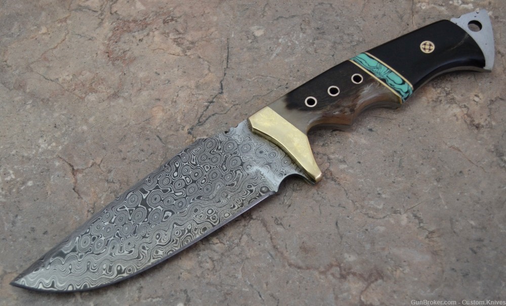 Custom Made Damascus Steel Hunting Knife with Ram /Bull Horn Handle (SK109)-img-1