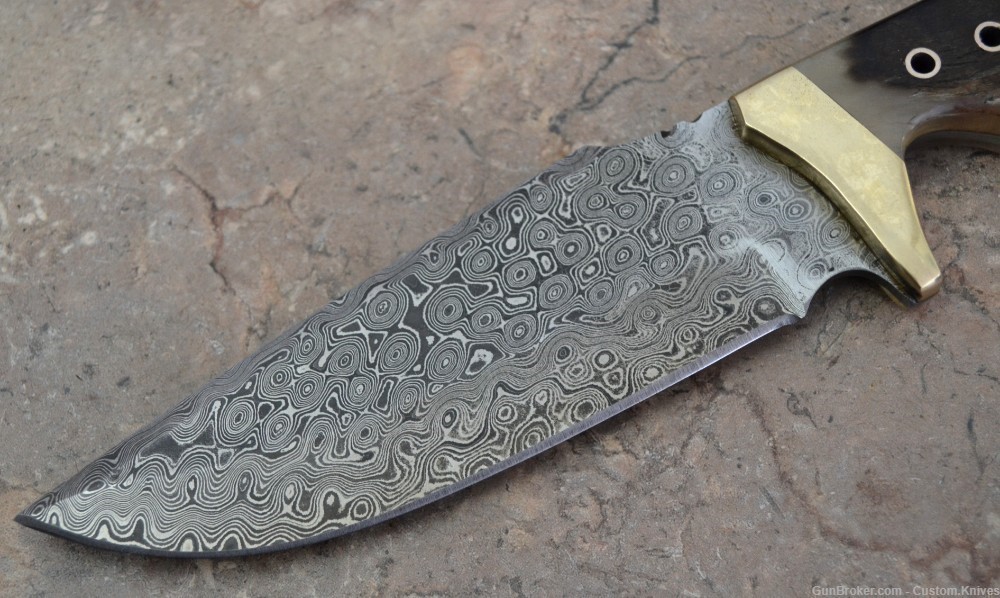 Custom Made Damascus Steel Hunting Knife with Ram /Bull Horn Handle (SK109)-img-2