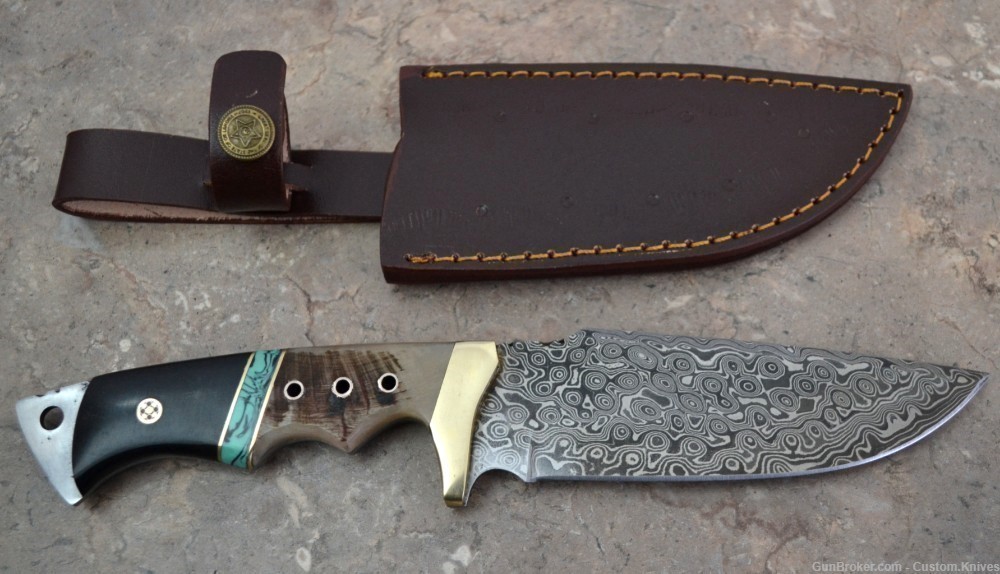Custom Made Damascus Steel Hunting Knife with Ram /Bull Horn Handle (SK109)-img-0