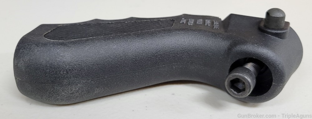 Mossberg 500 590 12ga factory pistol grip with screw used-img-2