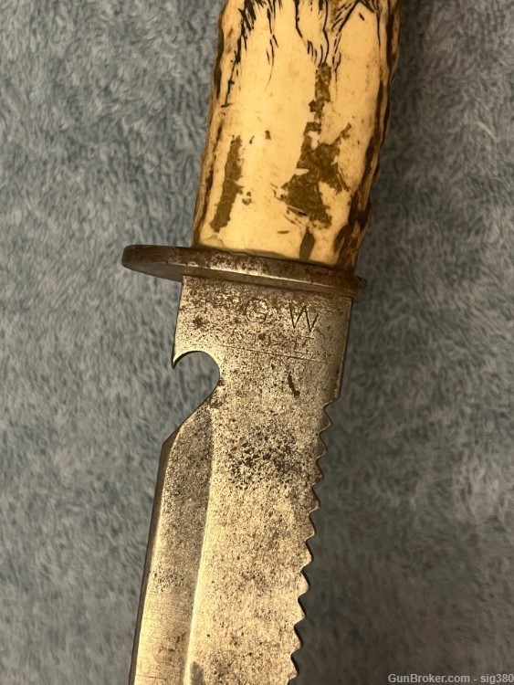VINTAGE HUNTING KNIFE WITH CUSTOM BONE CARVED SCRIMSHAW BEAR HANDLE W/ SCAB-img-13