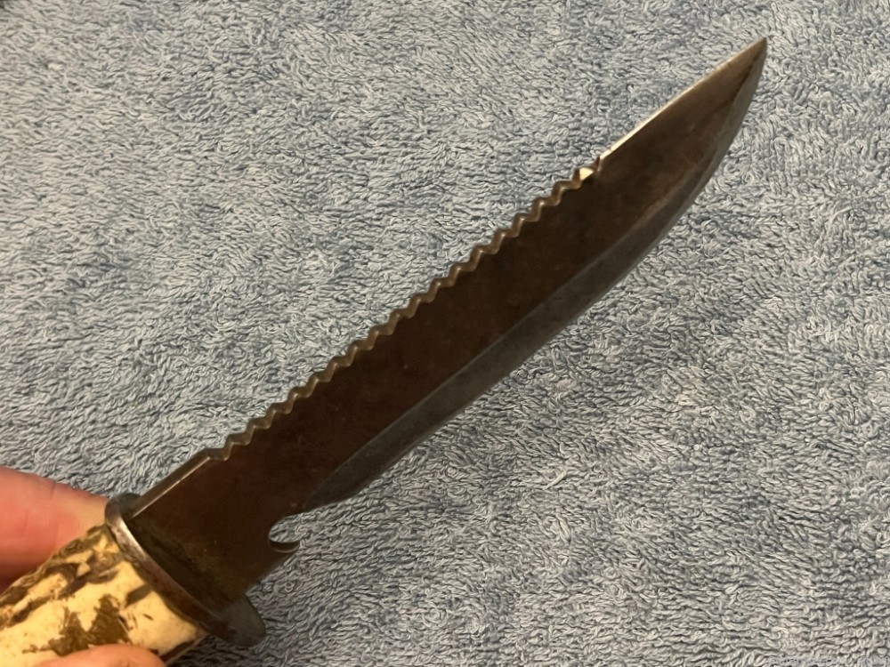 VINTAGE HUNTING KNIFE WITH CUSTOM BONE CARVED SCRIMSHAW BEAR HANDLE W/ SCAB-img-15
