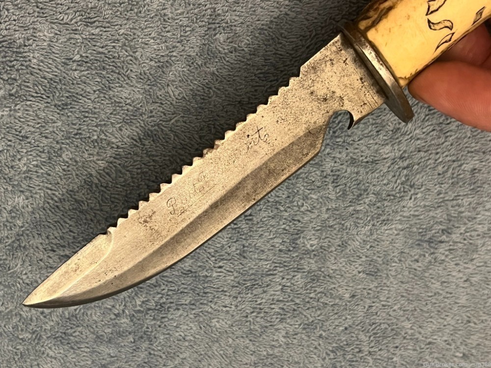 VINTAGE HUNTING KNIFE WITH CUSTOM BONE CARVED SCRIMSHAW BEAR HANDLE W/ SCAB-img-17