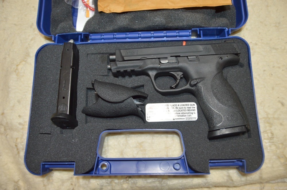 COMPLETE IN BOX Smith & Wesson M&P 9mm 18 Shot 2 Mags -img-1