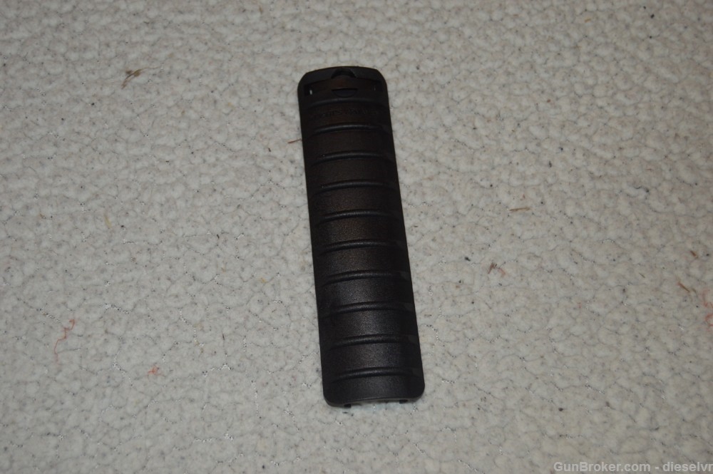 Mil-Spec Knight's Armament Forend pack w/ Verticle Pistol Grip IS002-img-4