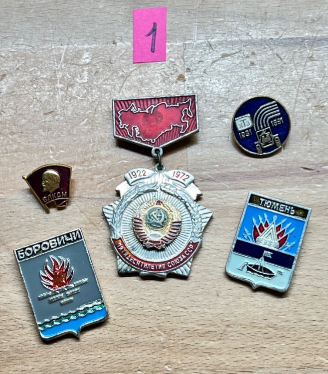Soviet USSR Russian Badge/Pin Set (1) -img-0
