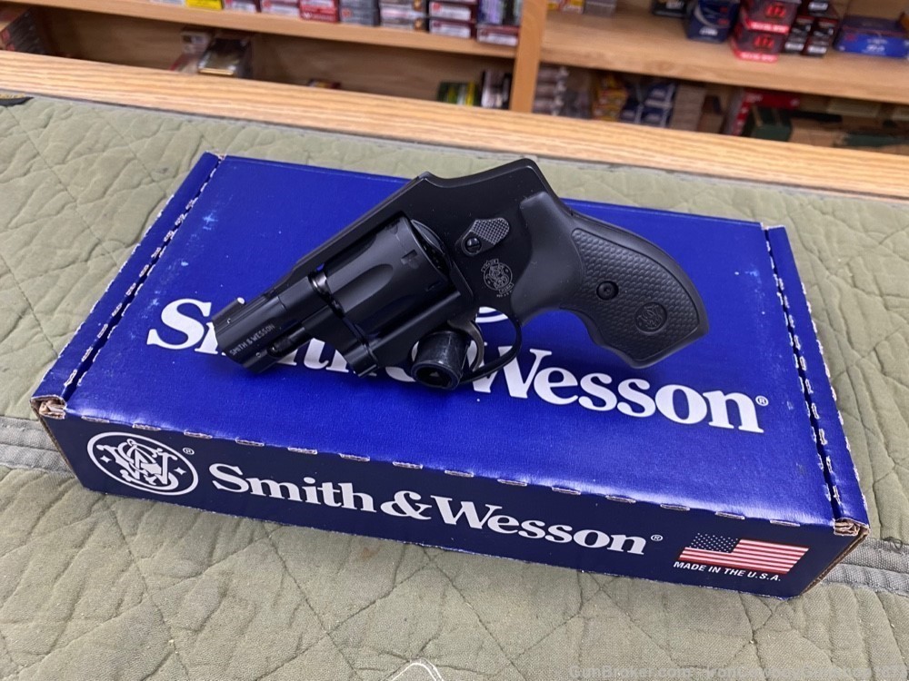   Smith & Wesson 103351 Model 351 Classic 22 WMR 1.88-img-2