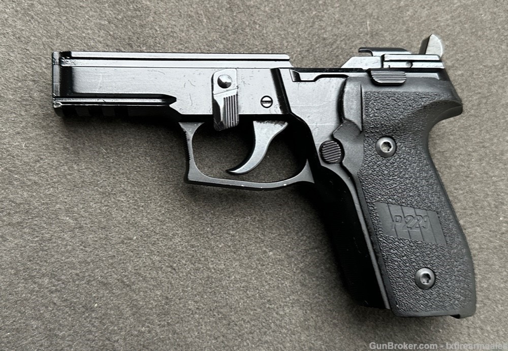 Sig Sauer P229R .40 S&W Pistol, DAK, Accessory Rail, P229-img-30