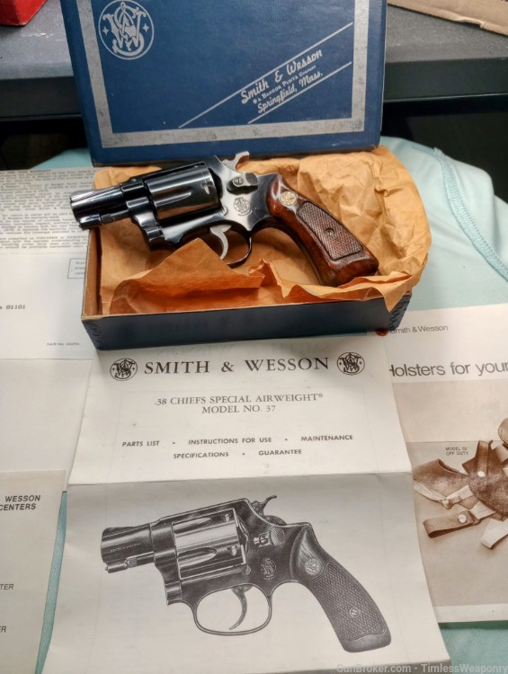 Mint Smith&Wesson Chiefs Special 38 SnubNose S&W Model 37 colt ruger 1971-img-0