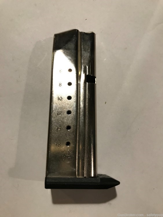 Smith and Wesson Factory 9mm Sigma Magazine 16 Rds-img-0