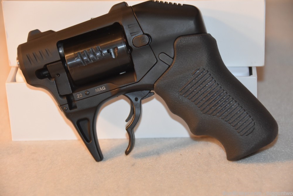 Standard S333 .22 Mag 8 Shot Revolver Brand New in Factory Box with paper-img-8