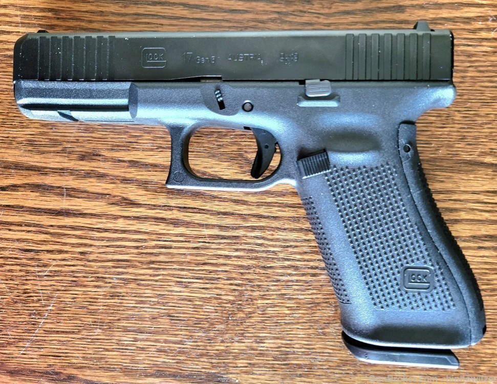 Glock 17 9mm 4.5" Bbl 2- 17rd Mag-img-1