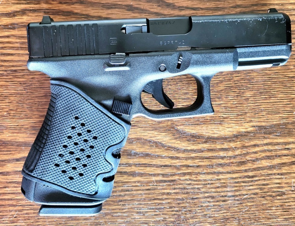 Glock 19 9mm 4.5" Bbl 1- 15rd Mag-img-0