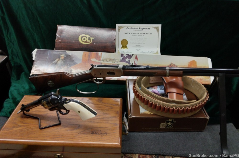 JOHN WAYNE COMMEMORATIVE COLLECTION RIFLE & REVOLVER WITH BELT AND HOLSTER -img-0