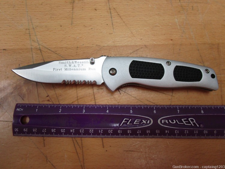 Smith & Wesson SWAT Liner Lock Knife, 3.75" Spear Point Blade (SW3000)-USA-img-1