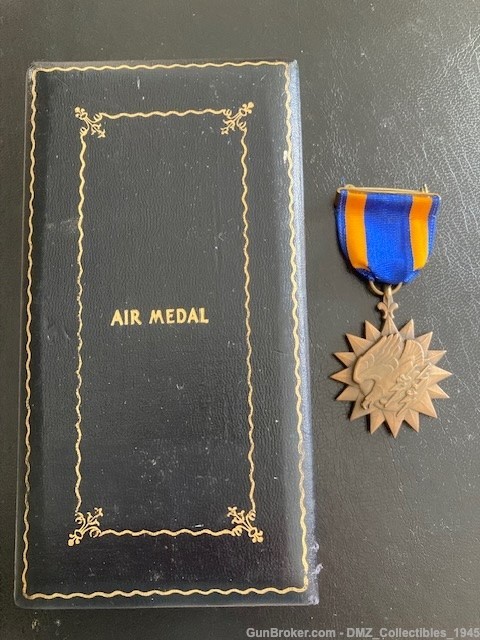 WWII WW2 US Military Air Medal with Case-img-0